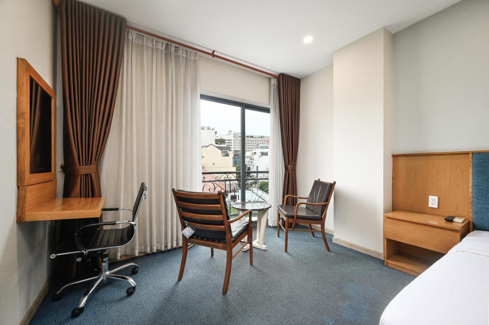 Hotel Sunshine Airport 4*